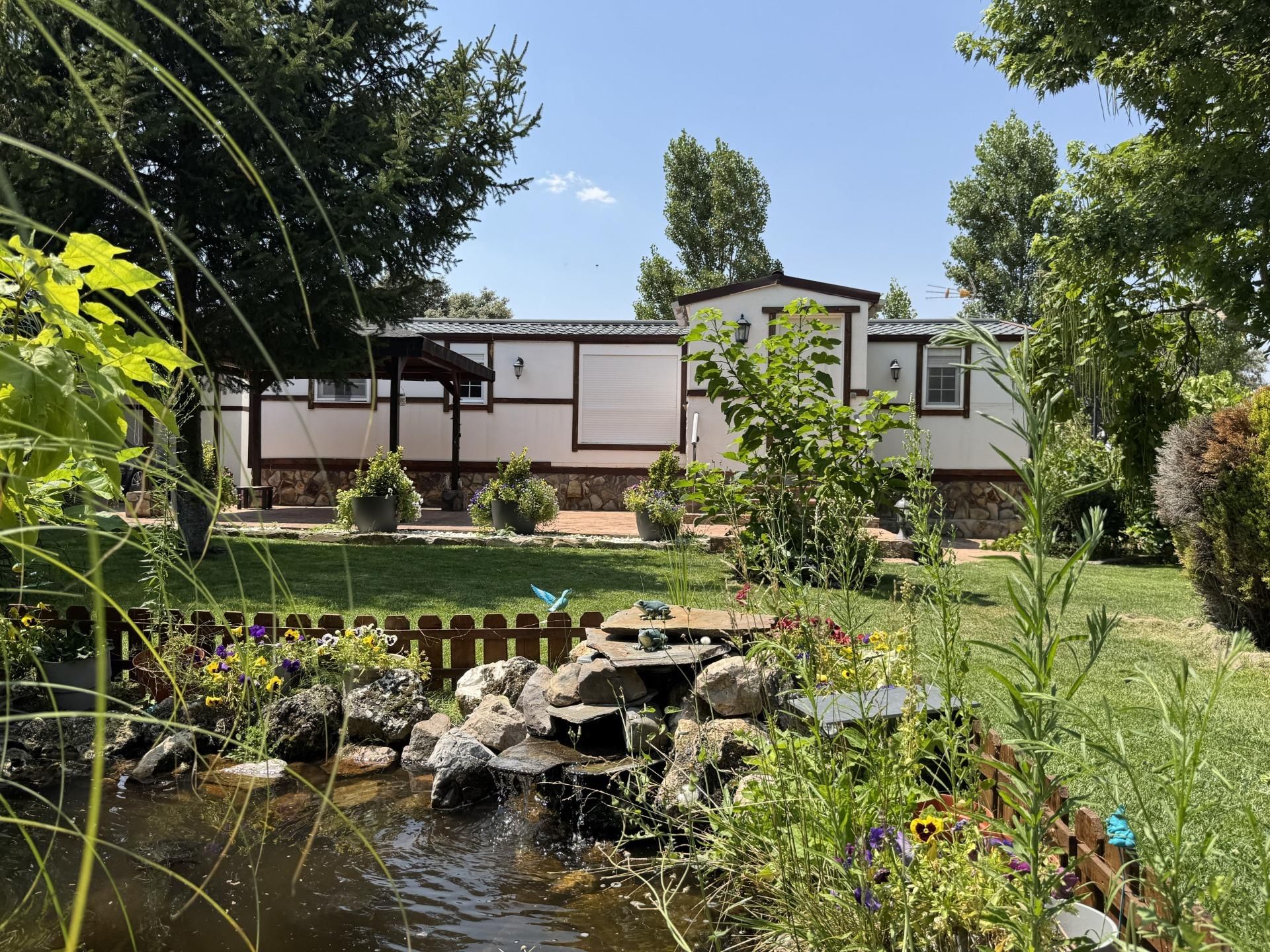 Vista exterior de Casa o xalet en venda en Maello amb Aire condicionat, Calefacció i Jardí privat