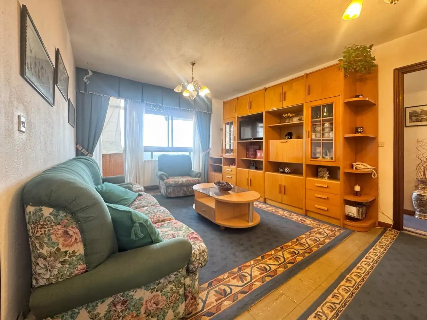 Sala de estar de Piso en venta en Vigo  con Calefacción, Terraza y Amueblado