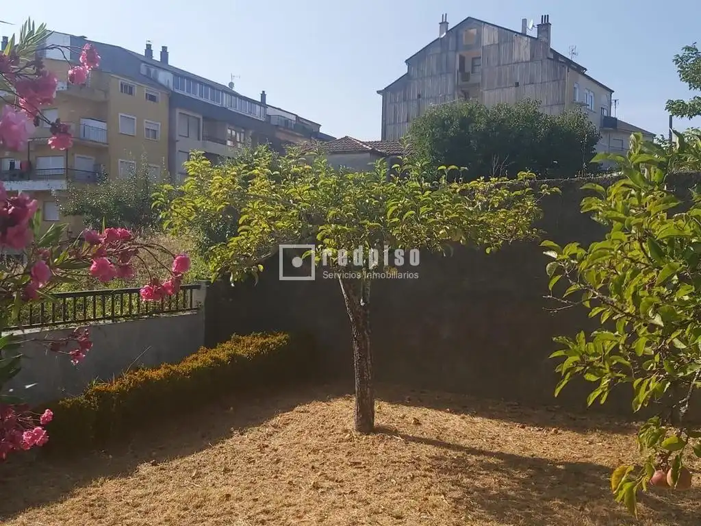 Pis en venda en Viana do Bolo