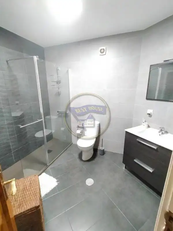 Bathroom of Flat for rent in Vigo   with Parquet flooring, Terrace and Furnished