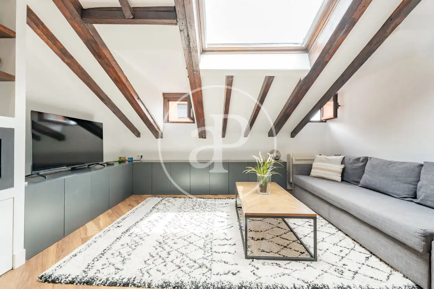 Wohnzimmer von Dachboden zum Verkauf in Madrid mit Klimaanlage, Heizung und Abstellraum