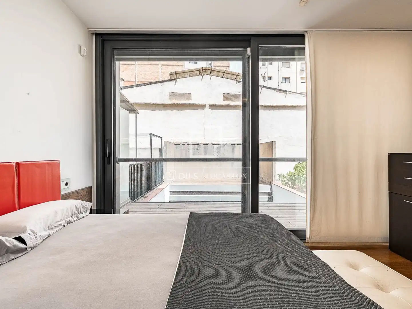 Dormitori de Casa o xalet en venda en Barcelona amb Aire condicionat, Calefacció i Terrassa