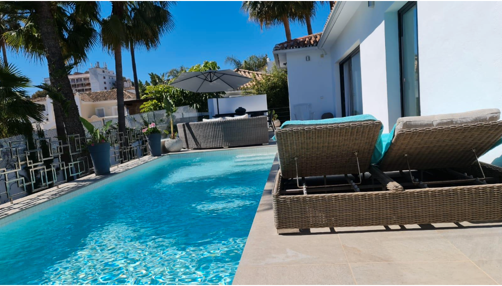 Swimming pool of House or chalet to rent in Estepona  with Air Conditioner, Private garden and Terrace