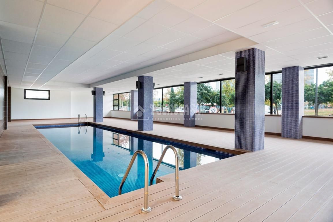Swimming pool of Flat to rent in L'Hospitalet de Llobregat  with Storage room and Balcony