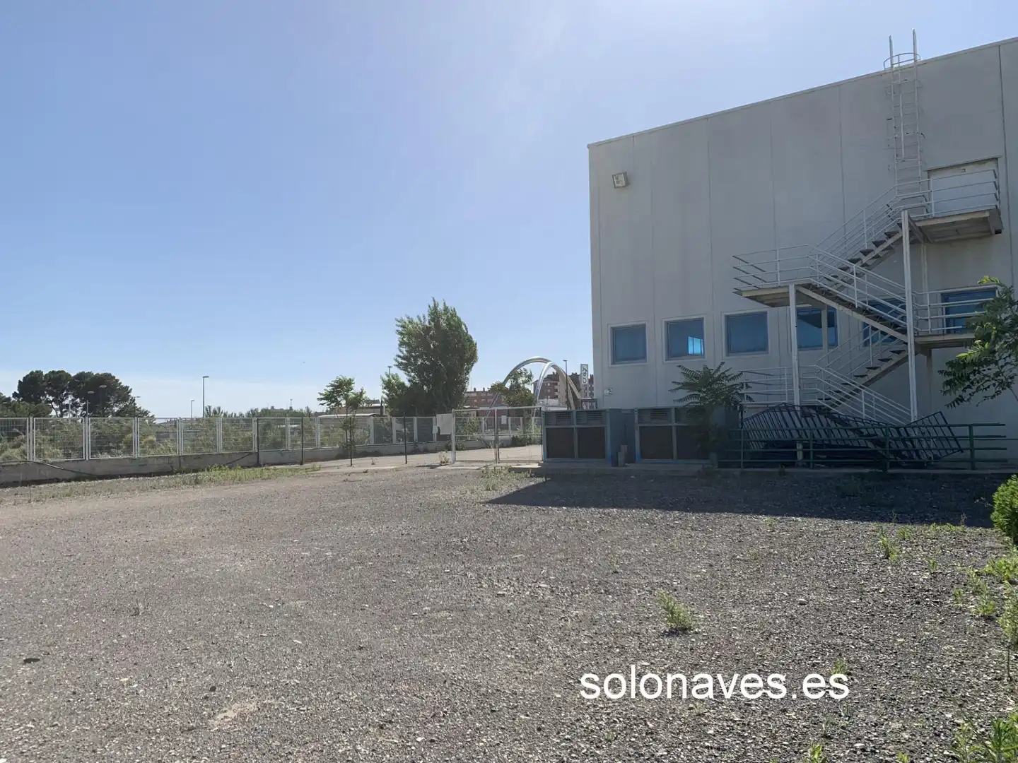 Vista exterior de Nau industrial de lloguer en Zaragoza