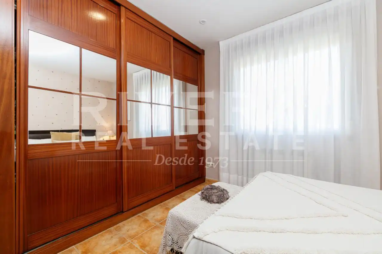 Habitación de Casa o chalet en venta en Vigo  con Calefacción, Jardín privado y Parquet