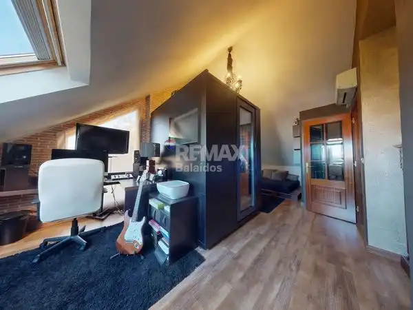 Casa adosada en venta en Vigo  con Calefacción, Jardín privado y Terraza