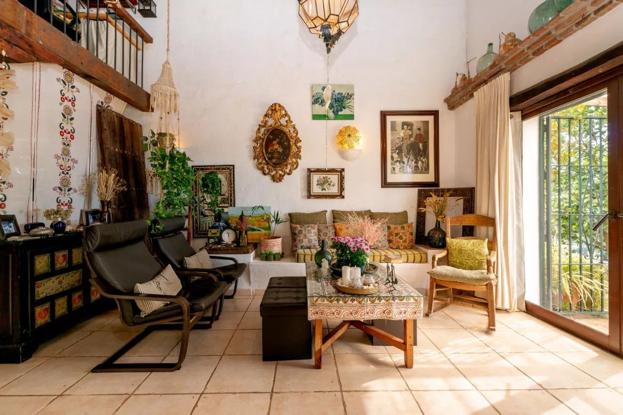 Sala d'estar de Finca rústica en venda en Estepona amb Aire condicionat, Jardí privat i Terrassa