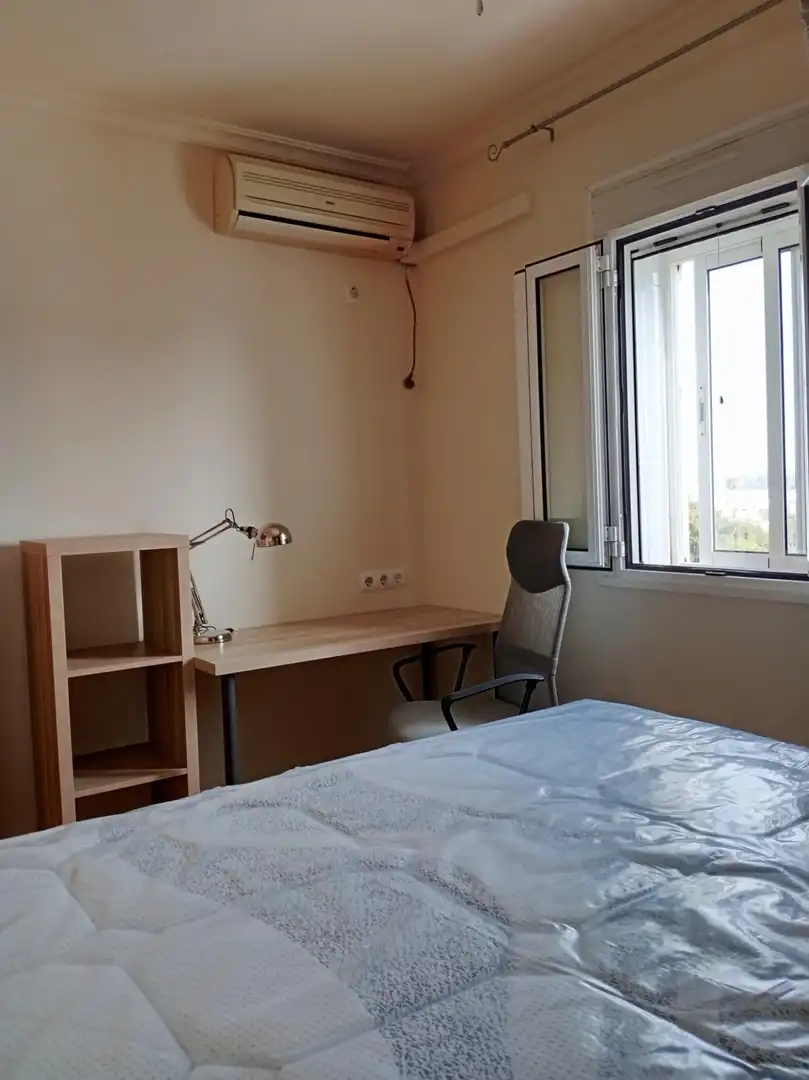 Schlafzimmer von Wohnung zur Miete in Sevilla mit Klimaanlage, Terrasse und Möbliert
