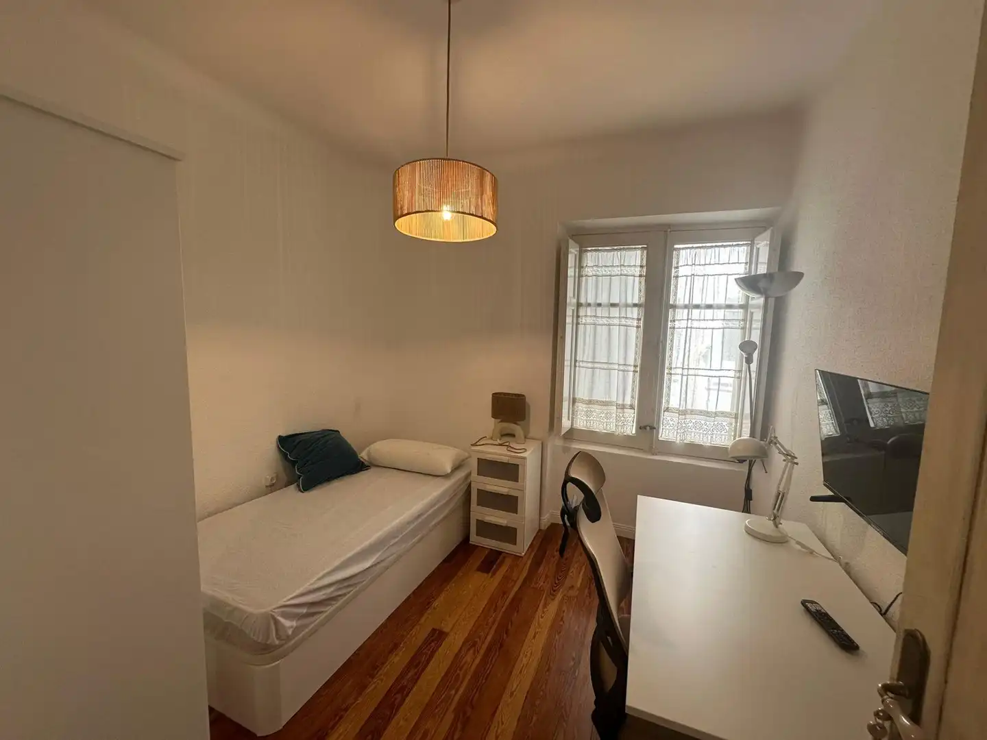 Bedroom of Flat for rent in Burgos  with Heating, Terrace and Furnished