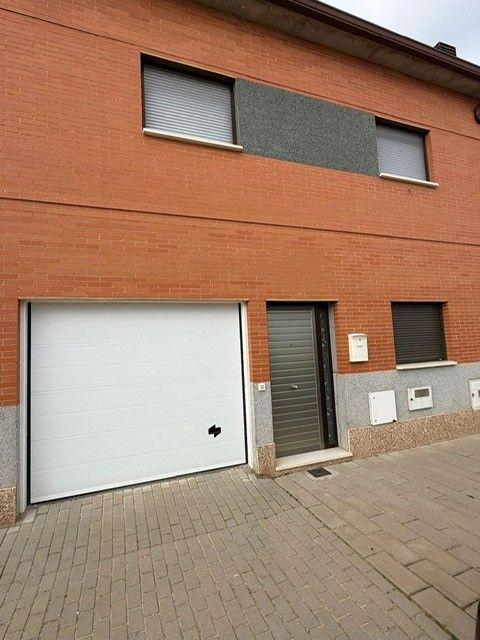 Vista exterior de Casa adosada en venda en Tordesillas amb Calefacció, Jardí privat i Parquet