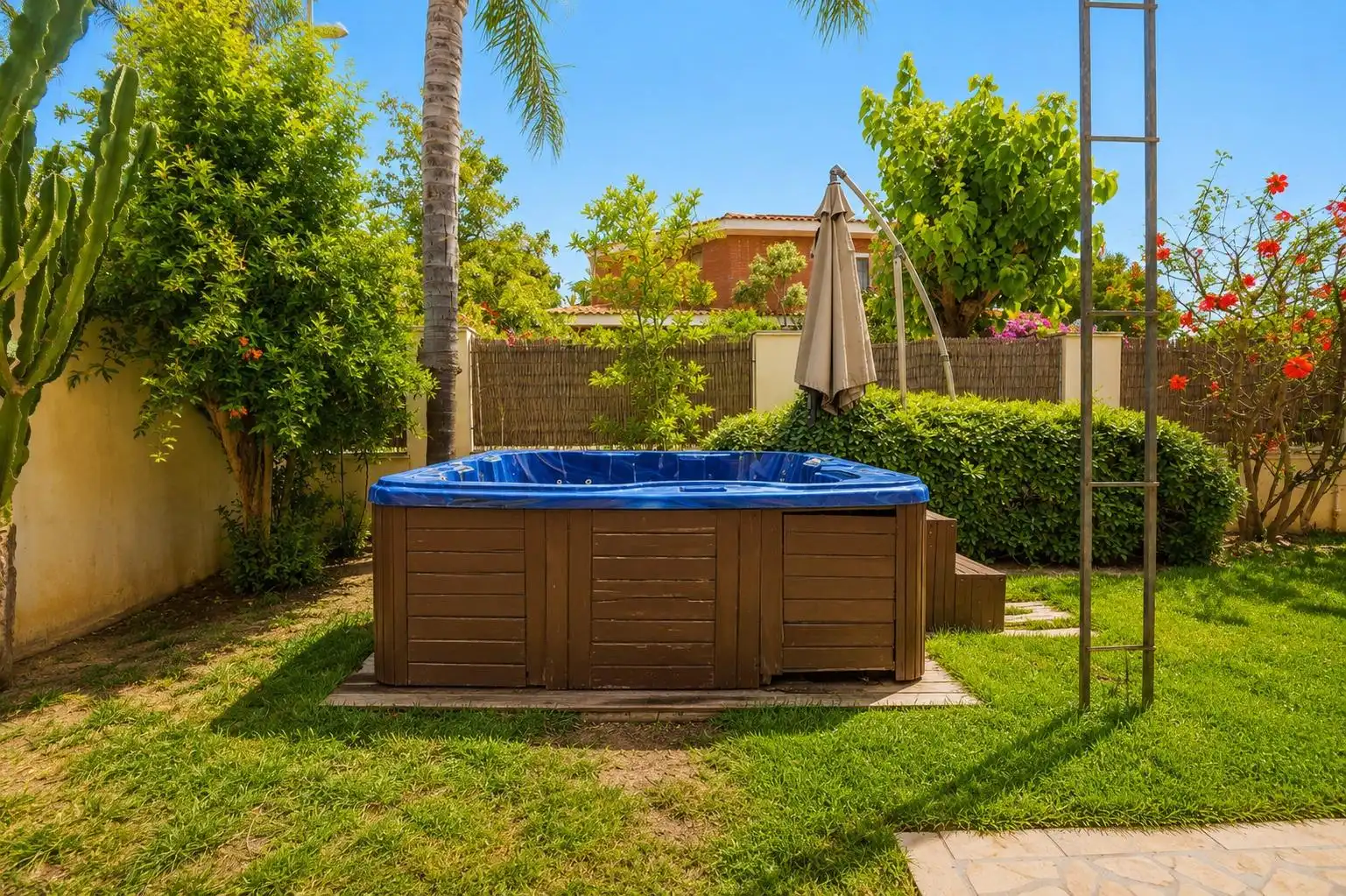 Piscina de Casa o xalet en venda en Cambrils amb Aire condicionat, Calefacció i Jardí privat