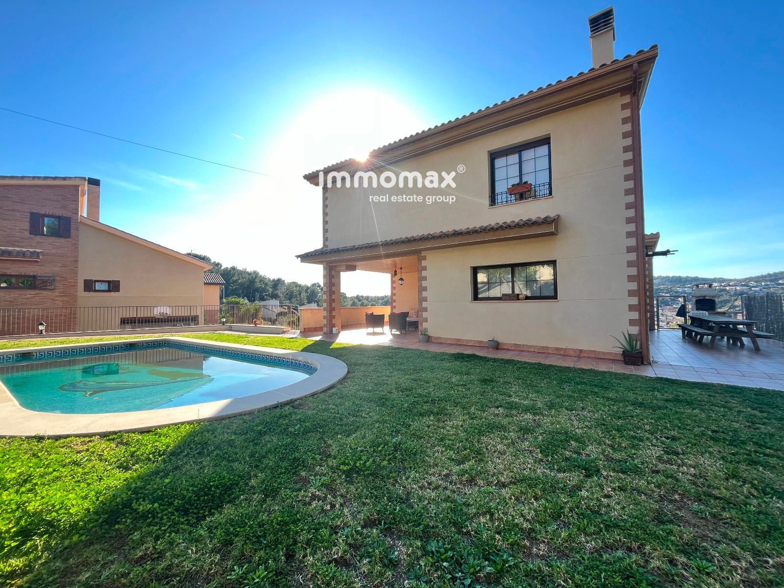 Exterior view of House or chalet for sale in Vilanova i la Geltrú  with Air Conditioner, Heating and Private garden