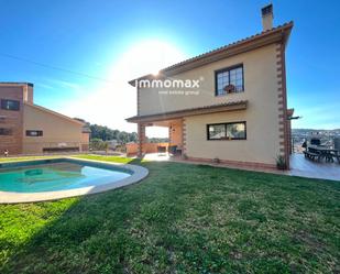Exterior view of House or chalet for sale in Vilanova i la Geltrú  with Air Conditioner, Heating and Private garden
