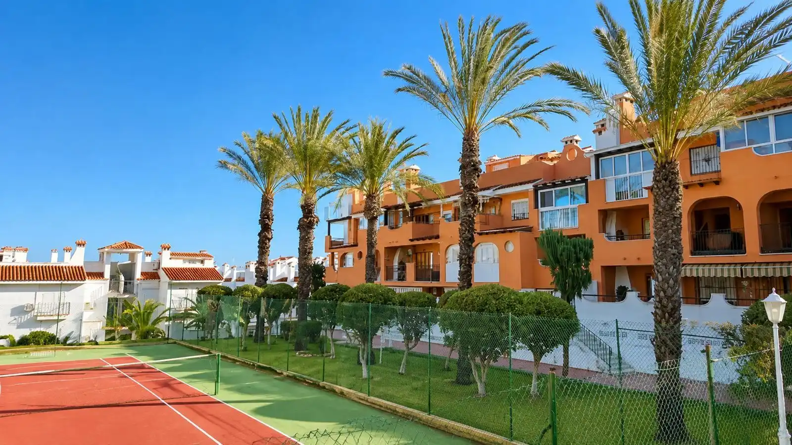 Außenansicht von Erdgeschoss zur Miete in Torrevieja mit Klimaanlage, Heizung und Terrasse