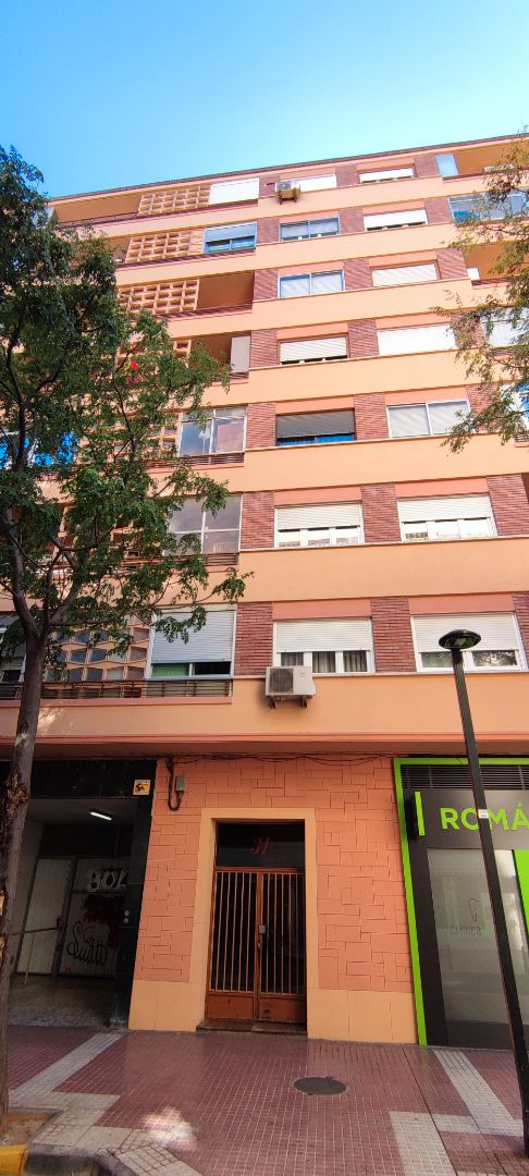 Vista exterior de Pis de lloguer en  Zaragoza Capital amb Calefacció, Forn i Rentadora