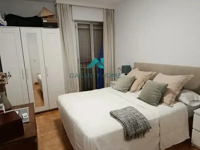 Habitación de Piso en venta en Sevilla con Trastero y Balcón