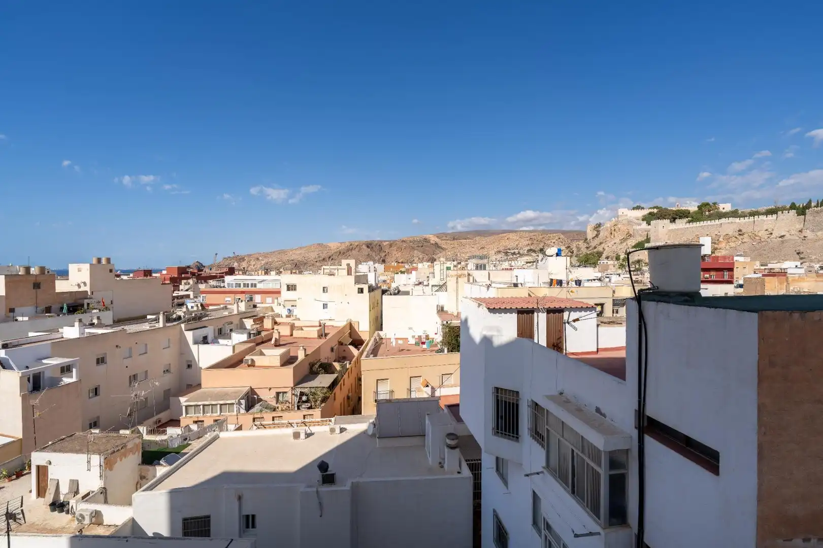 Vista exterior de Piso de alquiler en Almería con Aire acondicionado, Terraza y Amueblado