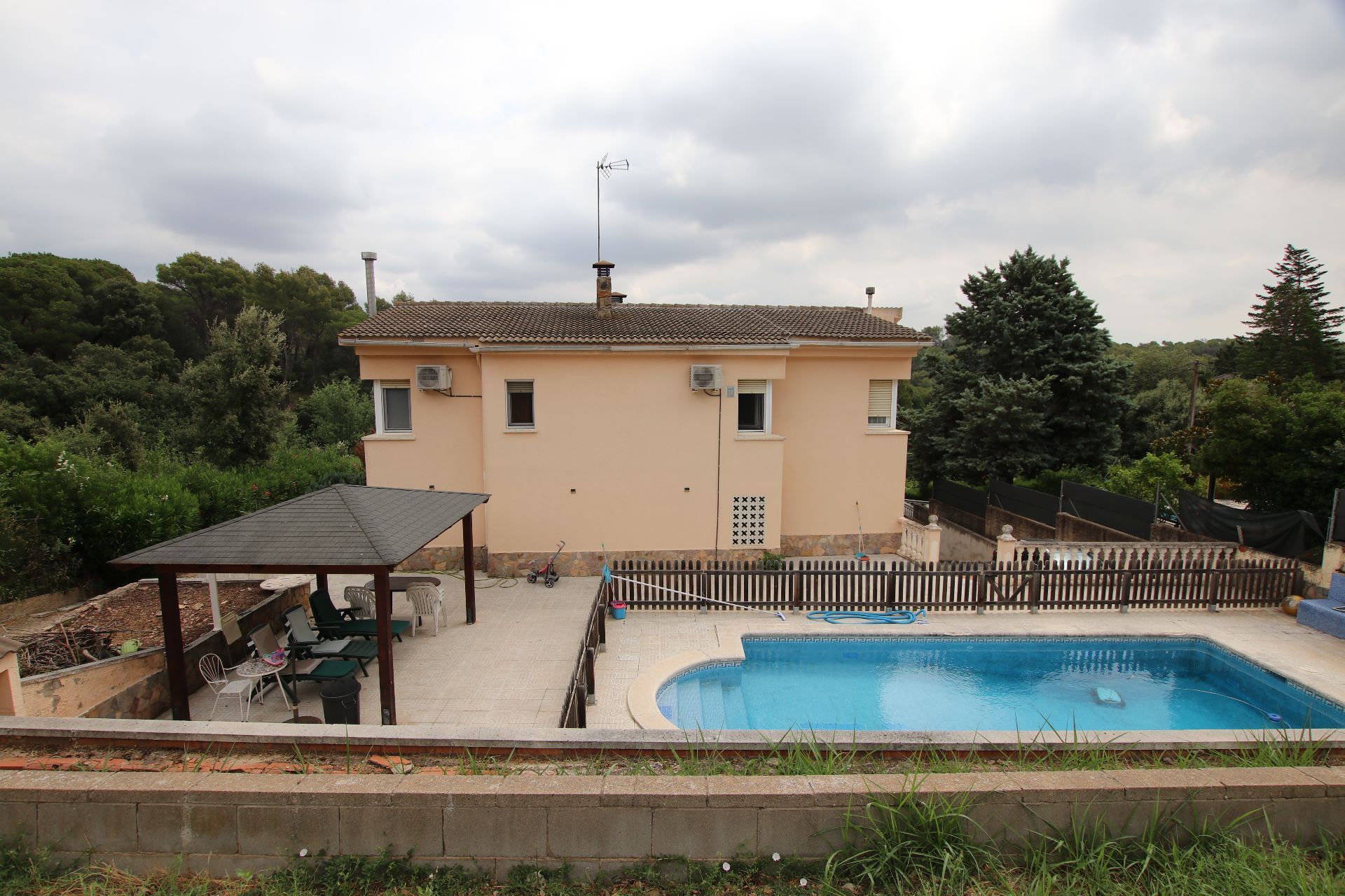Piscina de Casa o xalet en venda en Caldes de Montbui amb Aire condicionat, Calefacció i Jardí privat