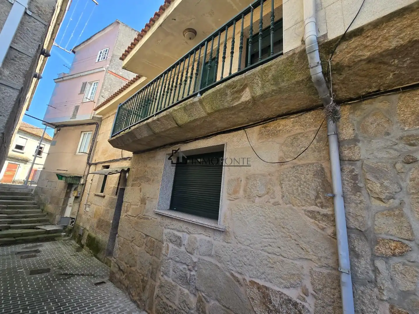 Vista exterior de Casa adosada en venta en Marín con Terraza, Trastero y Balcón