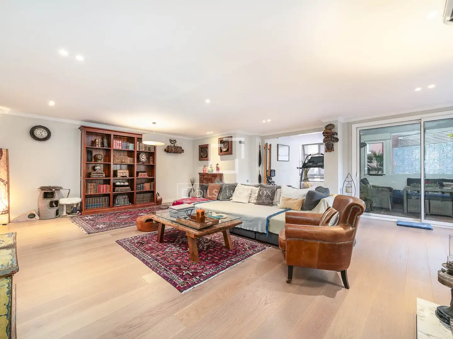 Wohnung zum Verkauf in Barcelona mit Klimaanlage, Heizung und Terrasse