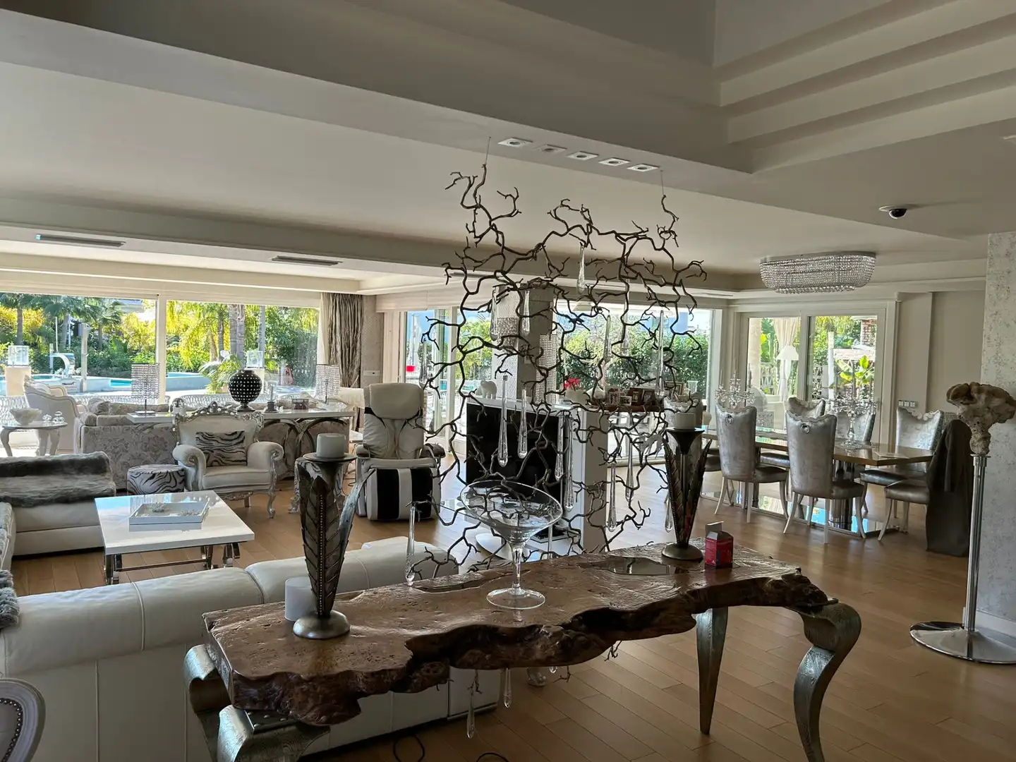 Menjador de Casa o xalet en venda en Marbella amb Aire condicionat, Calefacció i Jardí privat