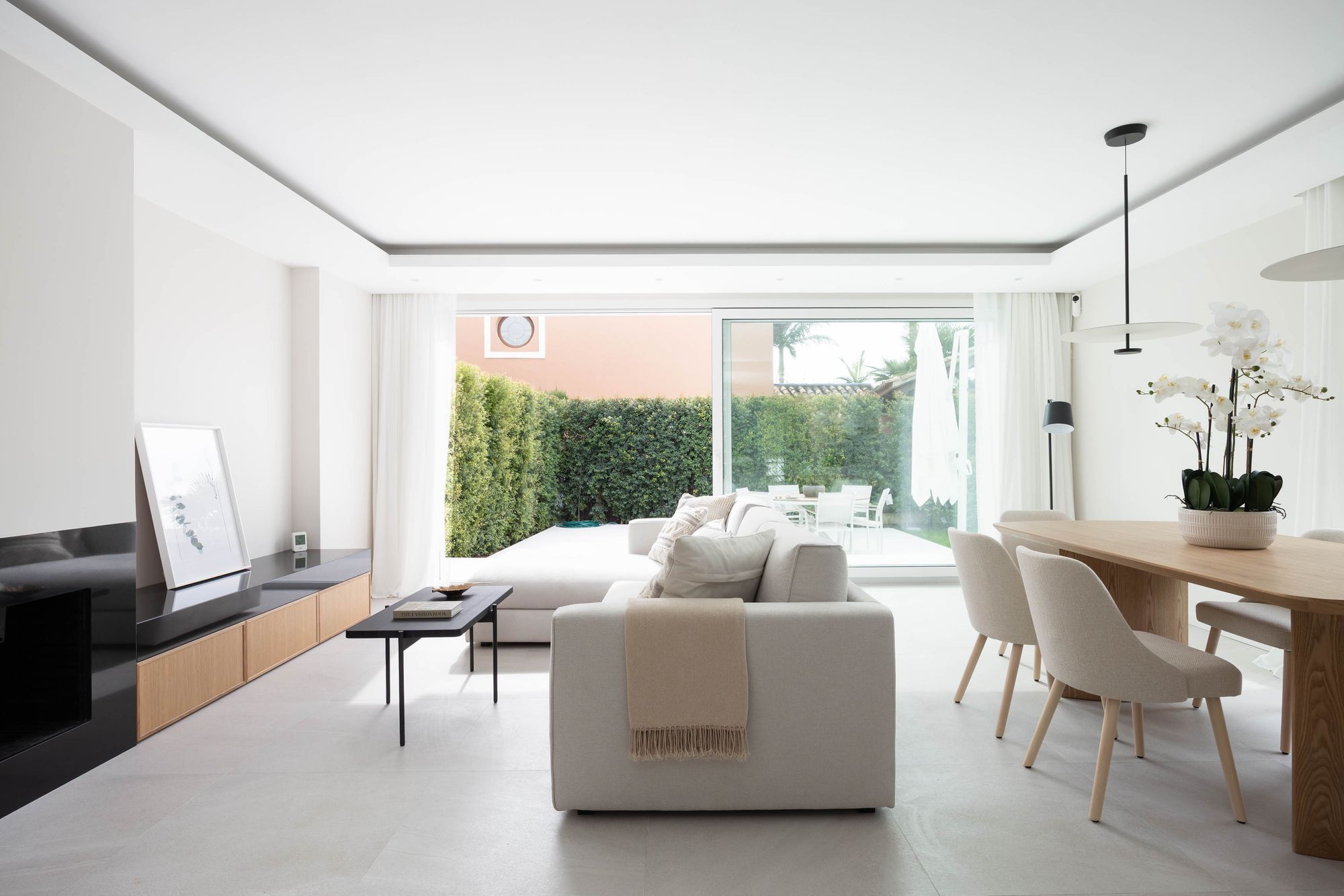 Sala d'estar de Casa adosada en venda en Estepona amb Terrassa i Balcó