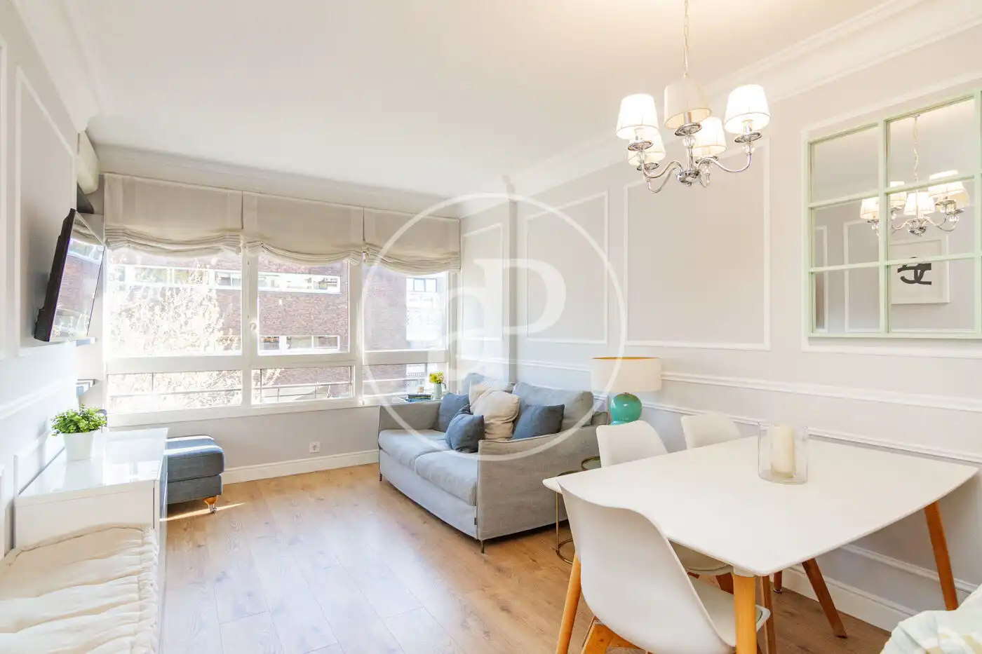 Sala d'estar de Àtic de lloguer en  Madrid Capital amb Aire condicionat, Calefacció i Jardí privat