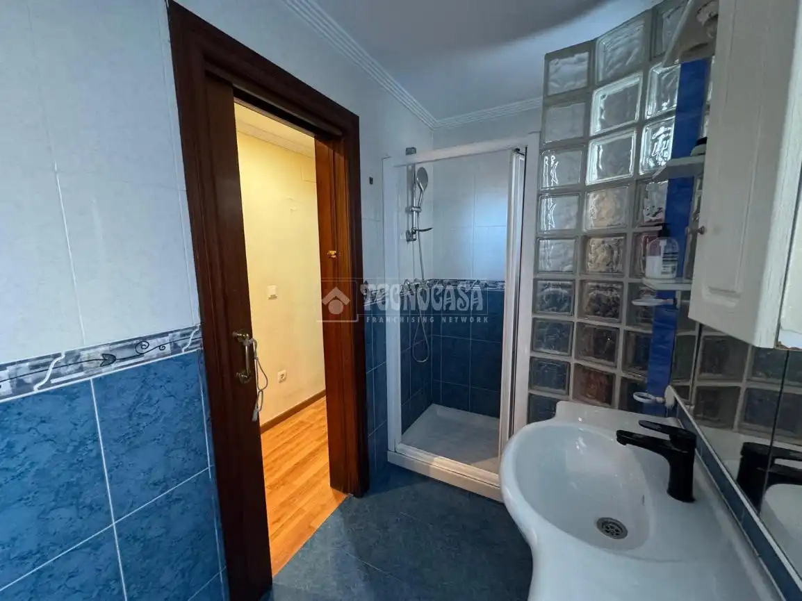 Badezimmer von Wohnung zum Verkauf in Palencia mit Heizung, Parkett und Abstellraum