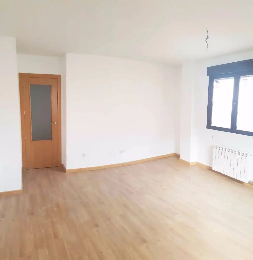 Habitación de Apartamento en venta en Tudela de Duero con Calefacción, Parquet y Trastero