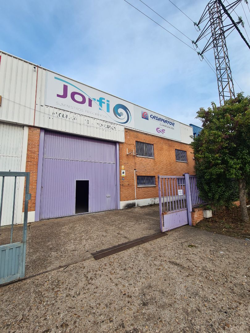 Vista exterior de Nau industrial en venda en Valladolid Capital amb Alarma