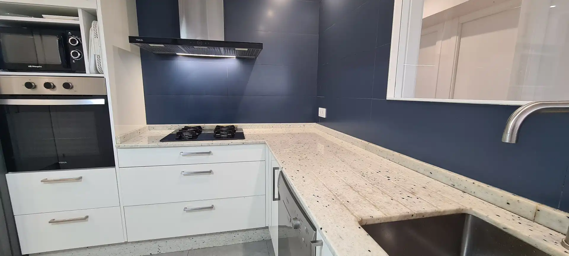 Kitchen of Flat for rent in Vigo   with Heating, Parquet flooring and Oven