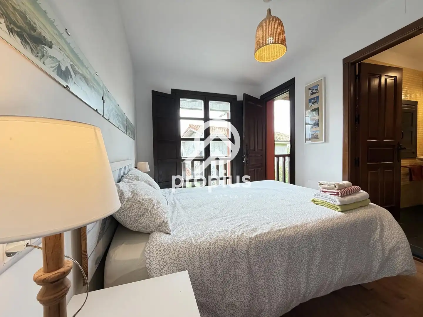 Dormitori de Casa adosada en venda en Cangas de Onís amb Calefacció, Jardí privat i Terrassa