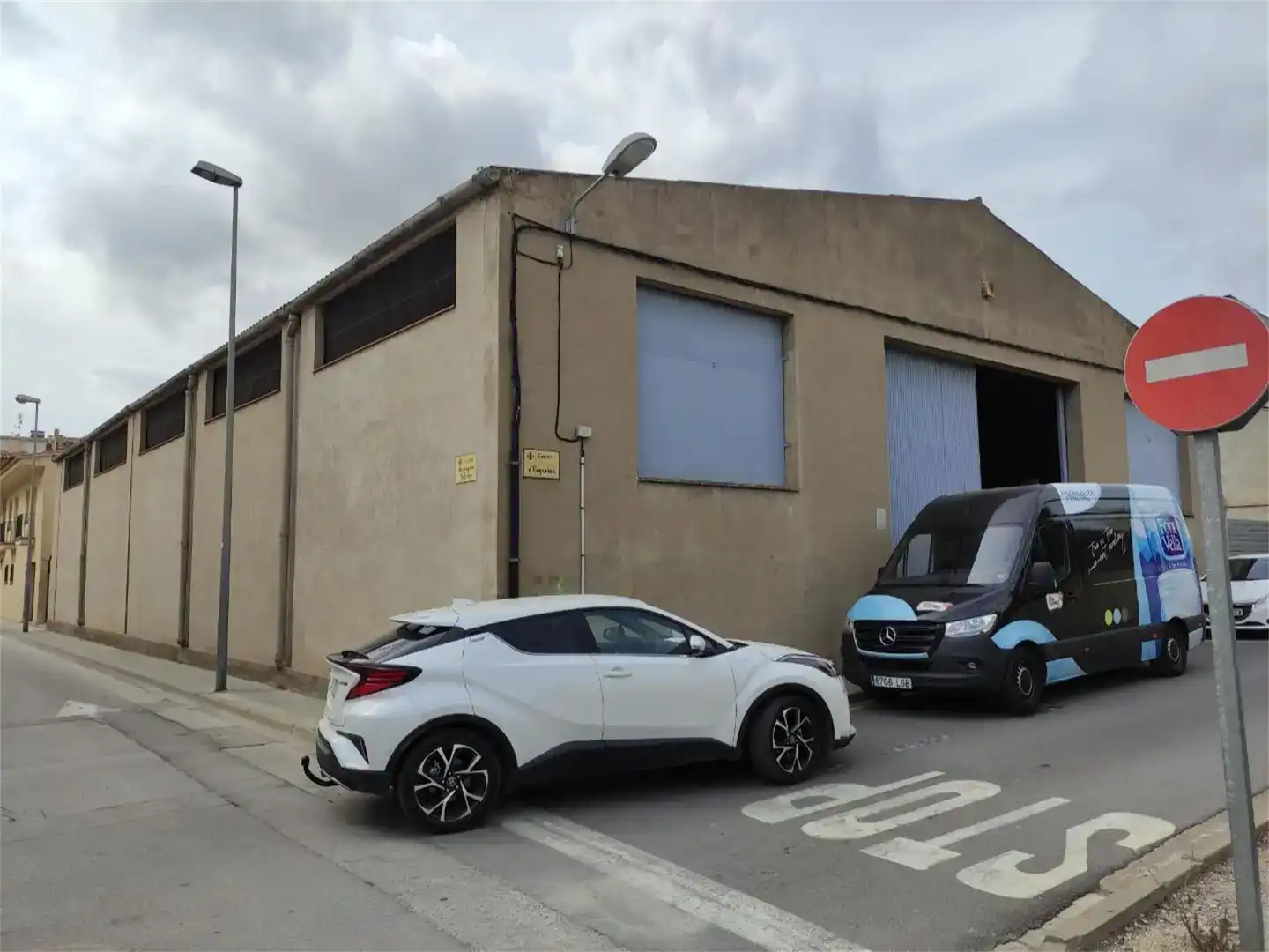 Parkplatz von Fabrikhallen zur Miete in Torroella de Montgrí