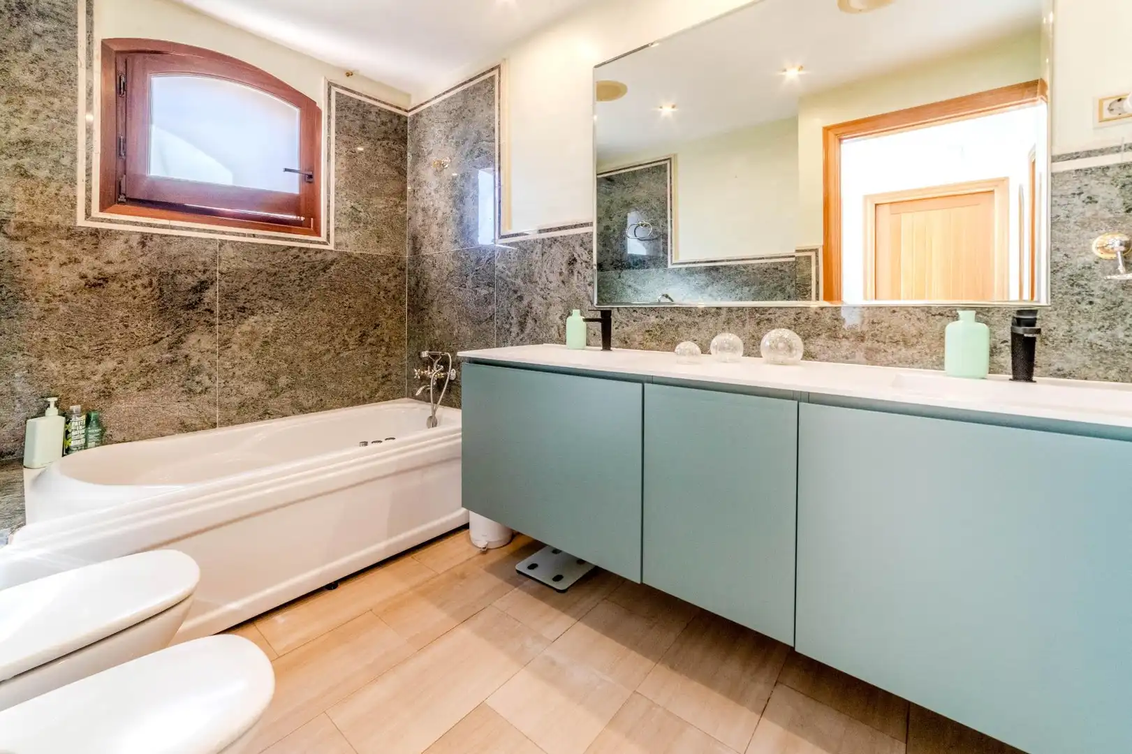 Baño de Casa o chalet en venta en Cubelles con Aire acondicionado, Calefacción y Jardín privado