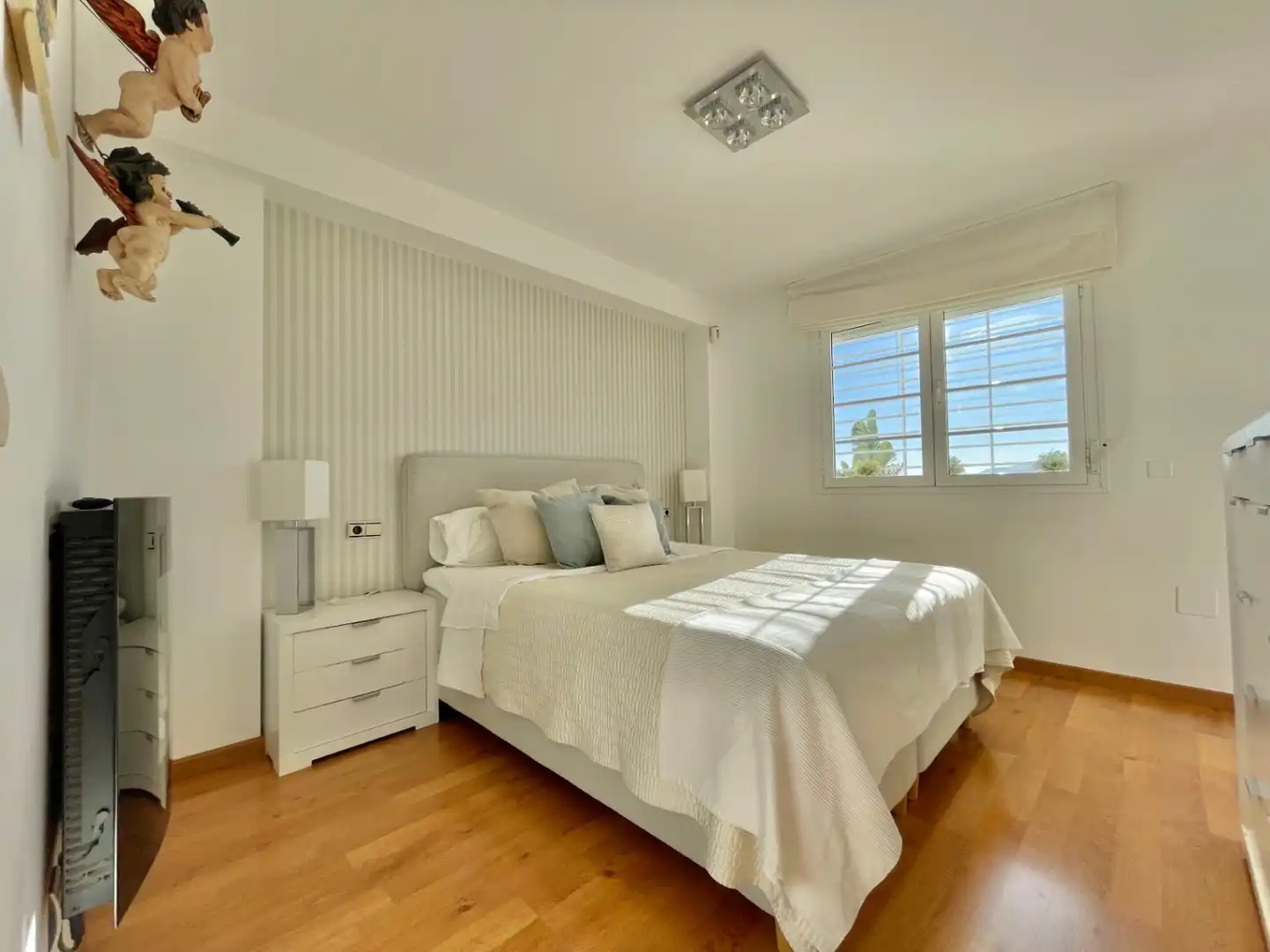 Schlafzimmer von Einfamilien-Reihenhaus zum Verkauf in Málaga mit Klimaanlage, Heizung und Privatgarten