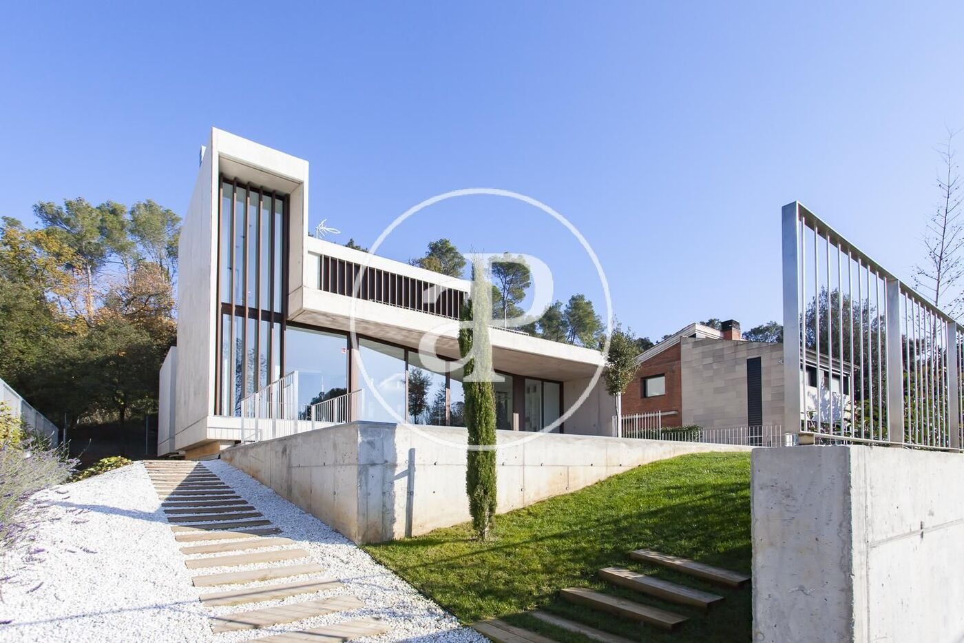 Vista exterior de Casa o xalet en venda en Sant Cugat del Vallès amb Aire condicionat, Calefacció i Jardí privat