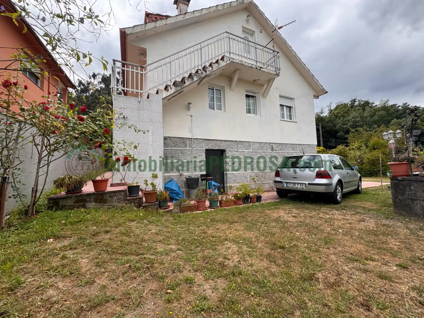 Vista exterior de Casa o xalet en venda en Pontevedra Capital  amb Calefacció i Jardí privat