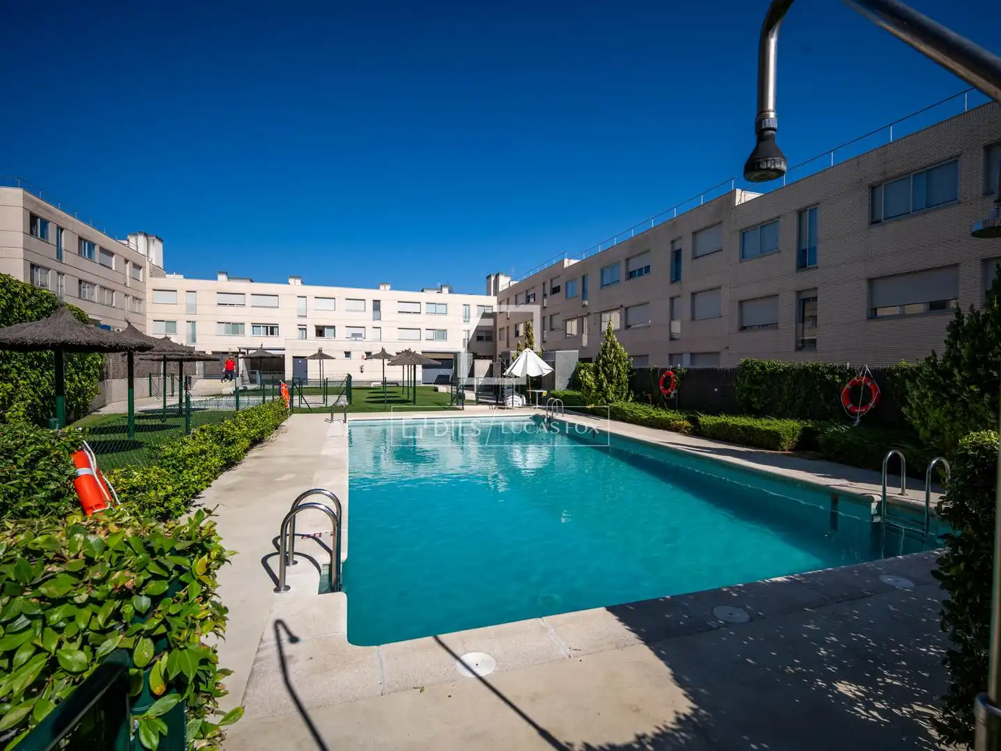 Piscina de Pis de lloguer en Las Rozas de Madrid amb Calefacció, Jardí privat i Parquet