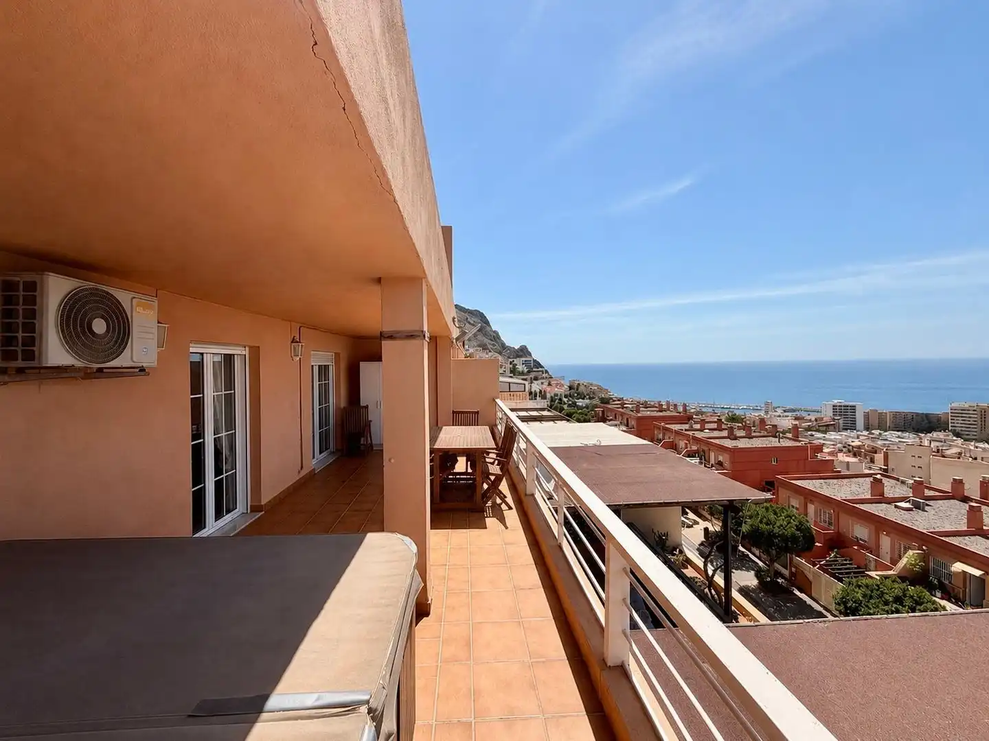 Terrasse von Wohnung zum Verkauf in Roquetas de Mar mit Klimaanlage, Terrasse und Möbliert
