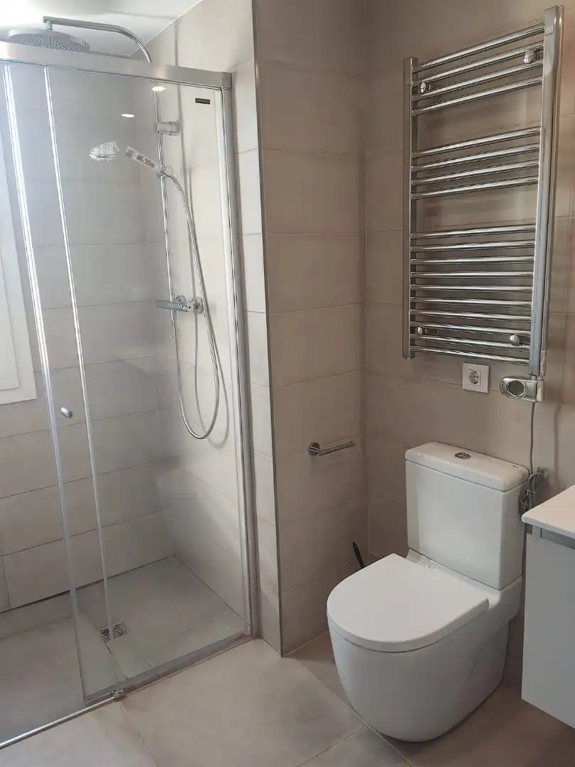Badezimmer von Wohnung zur Miete in Vilassar de Dalt mit Klimaanlage, Heizung und Parkett