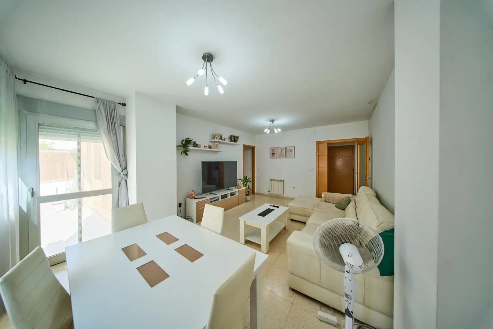 Wohnzimmer von Wohnung zum Verkauf in Granada mit Heizung, Privatgarten und Gemeinschaftspool