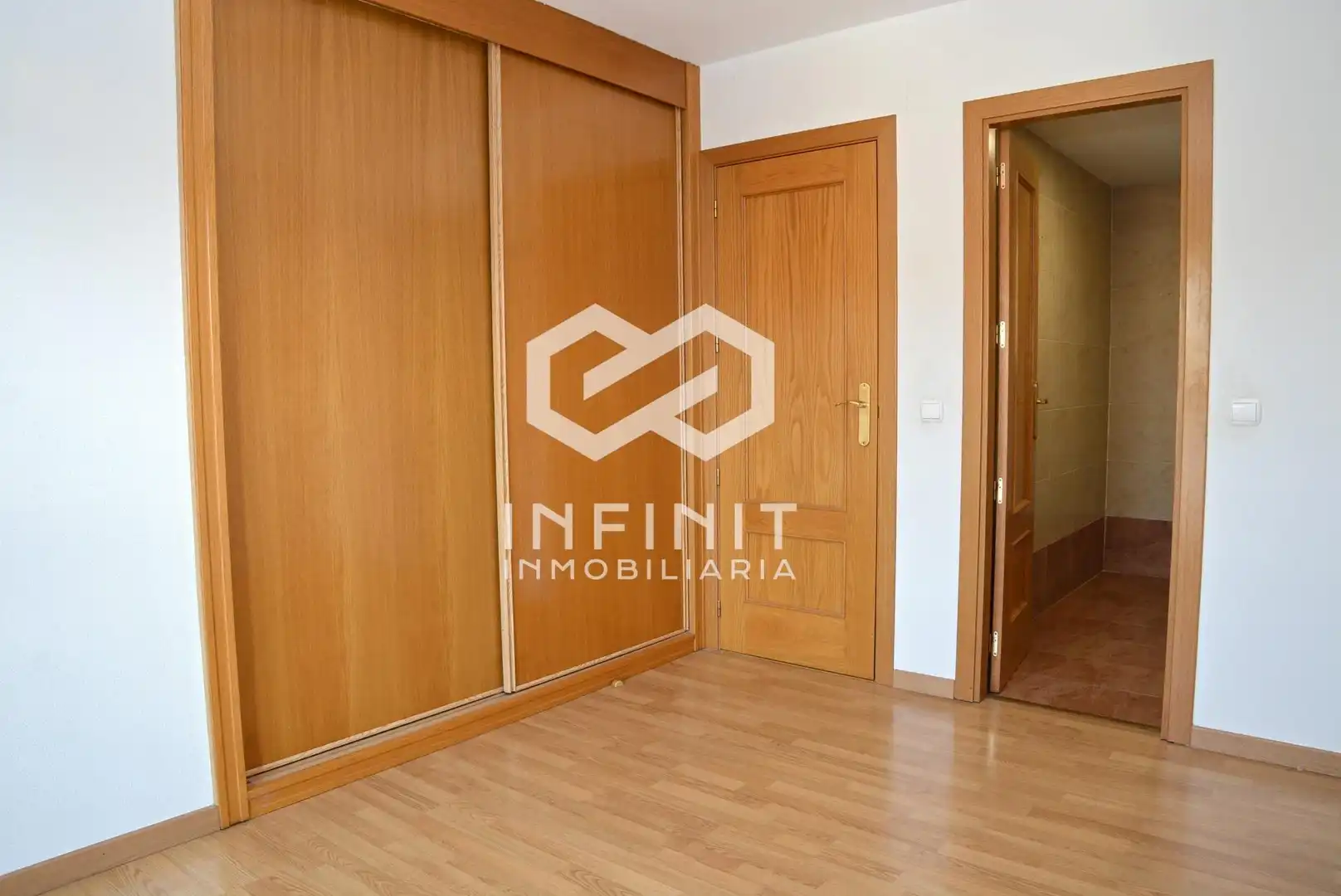Habitación de Piso en venta en Guadalajara con Calefacción, Terraza y Trastero
