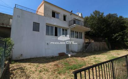 Vista exterior de Casa o xalet en venda en Pineda de Mar amb Calefacció, Jardí privat i Parquet