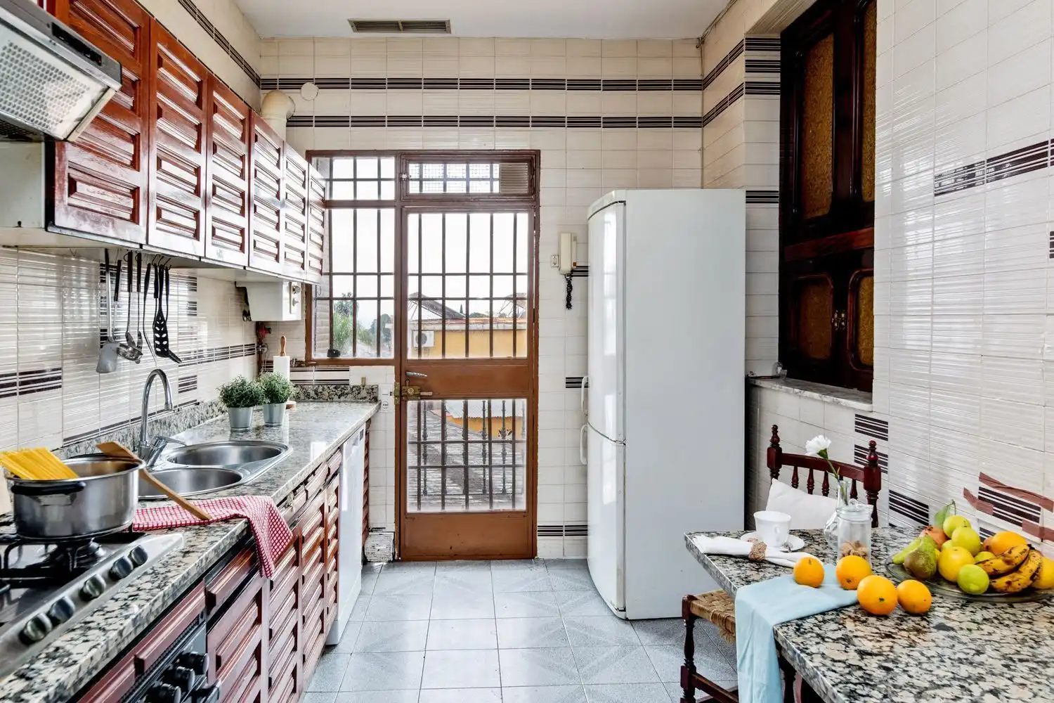 Kitchen of Houses for sale in Córdoba  with Air Conditioner, Private garden and Terrace