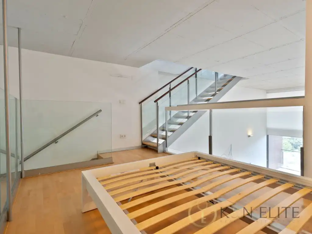 Loft zur Miete in Calle Cruz Roja, Barrio de la Luz