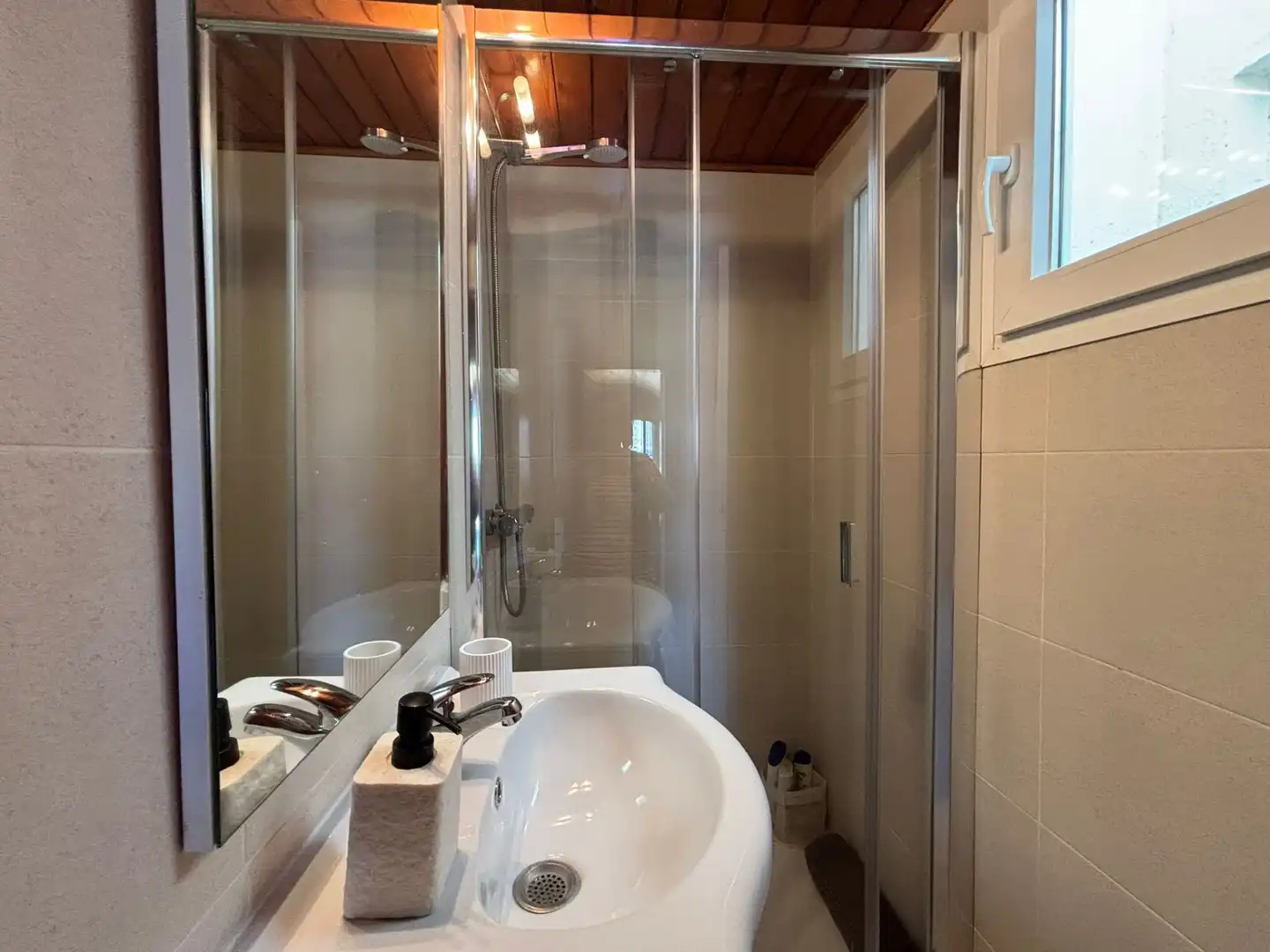 Bany de Apartament de lloguer en Alp amb Calefacció i Moblat