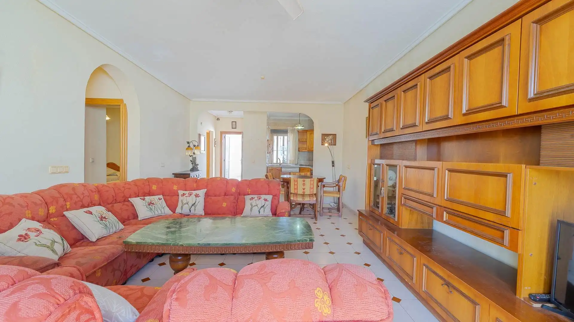 Sala de estar de Casa adosada en venta en Torrevieja con Jardín privado, Trastero y Piscina