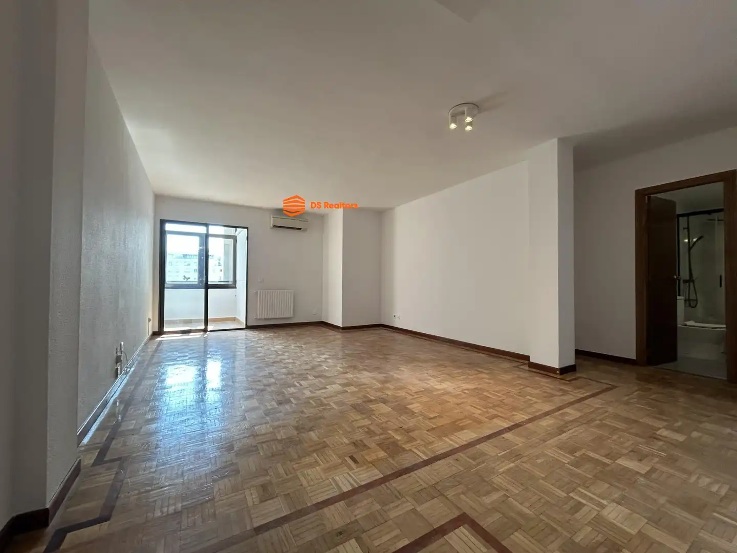 Living room of Flat for rent in Madrid  with Heating, Terrace and Storage room