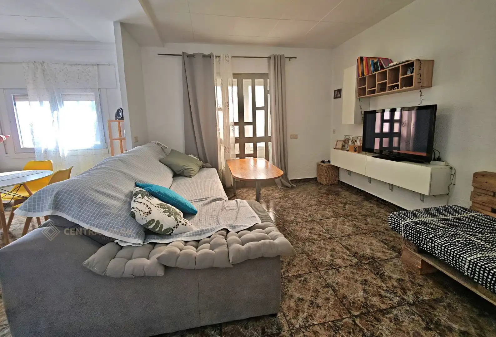 Sala d'estar de Casa o xalet en venda en Pacs del Penedès amb Calefacció, Terrassa i Traster